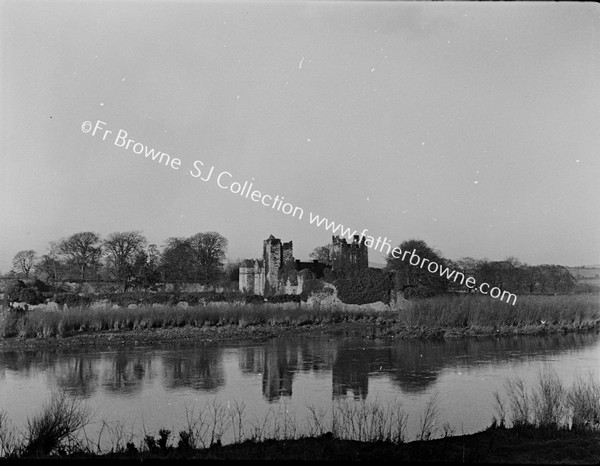 CARRICK CASTLE WHERE DERMOD O'HURLEY WAS CAPTURED 1592 FROM S.SIDE RIVER